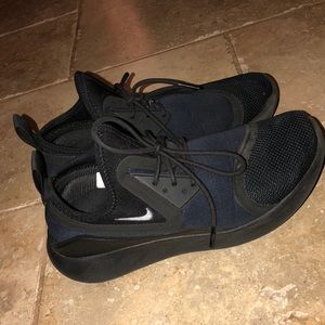 NIKE SNEAKERS